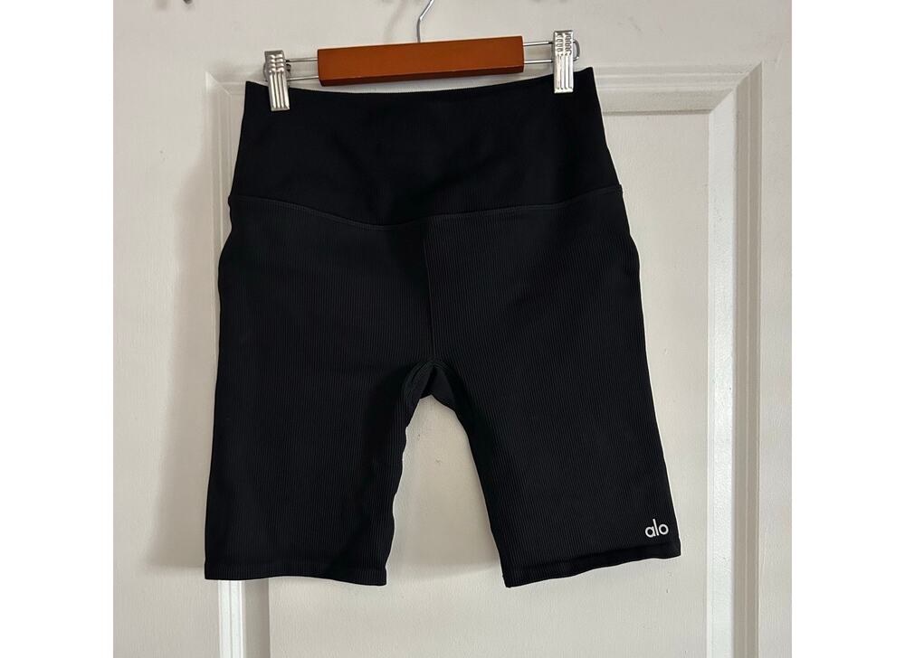 Alo Yoga Seamless Ribbed Favorite Shorts size Small